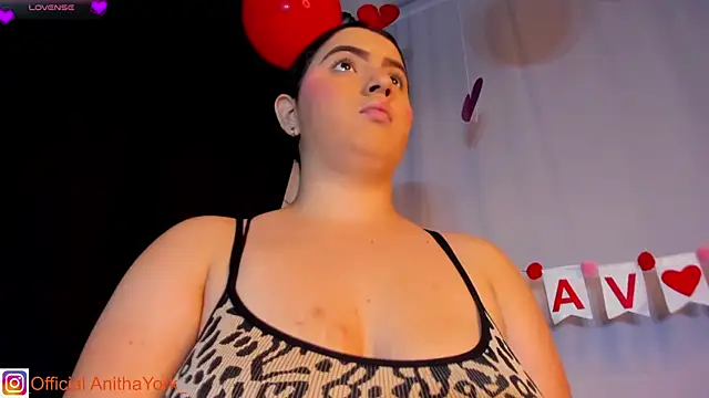 AnithaaYork online show from February 9, 12:20 pm