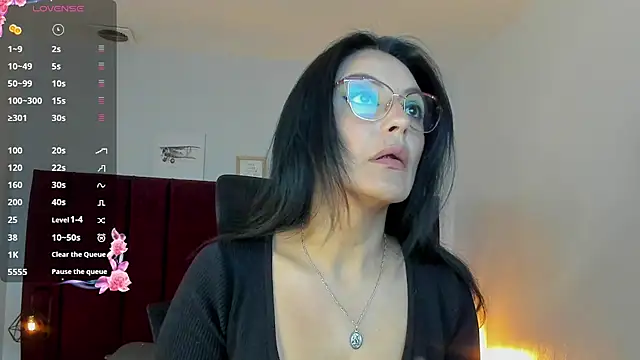 Zuzana21 online show from March 21, 1:01 pm