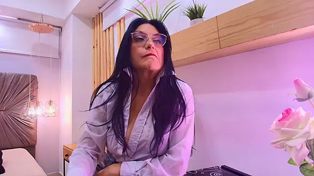 Snapshot of Zuzana21 chatting on May 16, 12:59 pm Zuzana21 online show from May 16, 12:59 pm