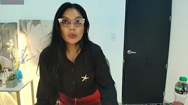 Snapshot of Zuzana21 chatting on June 9, 1:34 pm Zuzana21 online show from June 9, 1:34 pm