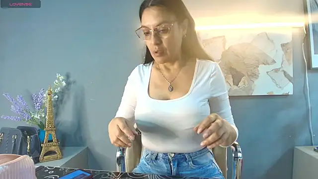 Snapshot of Zuzana21 chatting on June 13, 12:58 pm Zuzana21 online show from June 13, 12:58 pm