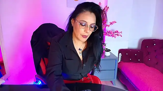 Snapshot of Zuzana21 chatting on June 18, 1:04 pm Zuzana21 online show from June 18, 1:04 pm
