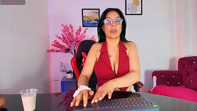 Snapshot of Zuzana21 chatting on June 27, 1:17 pm Zuzana21 online show from June 27, 1:17 pm