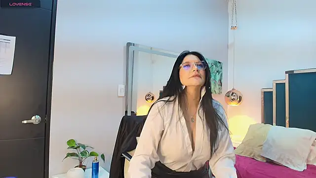 Snapshot of Zuzana21 chatting on July 27, 1:18 pm Zuzana21 online show from July 27, 1:18 pm