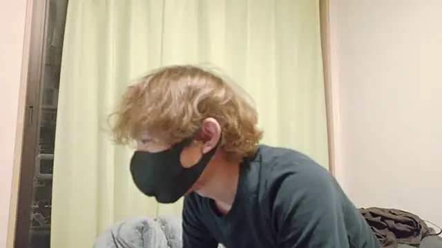 Snapshot of UKI06 chatting on December 20, 2:35 pm UKI06 online show from December 20, 2:35 pm