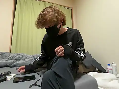 Snapshot of UKI06 chatting on December 22, 3:20 pm UKI06 online show from December 22, 3:20 pm