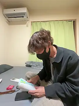 Snapshot of UKI06 chatting on March 13, 1:40 pm UKI06 online show from March 13, 1:40 pm