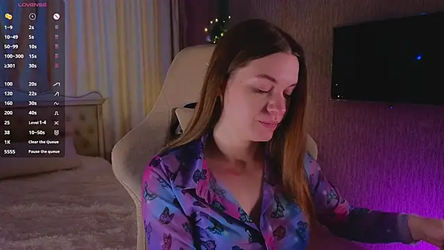 Lovella Lips online show from December 23, 10:32 am