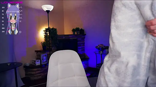 LynetBurby online show from December 16, 11:18 pm