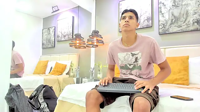 Snapshot of kieran_derek chatting on October 23, 3:17 am kieran derek online show from October 23, 3:17 am