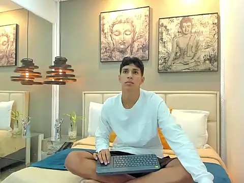 Snapshot of kieran_derek chatting on October 29, 3:31 am kieran derek online show from October 29, 3:31 am