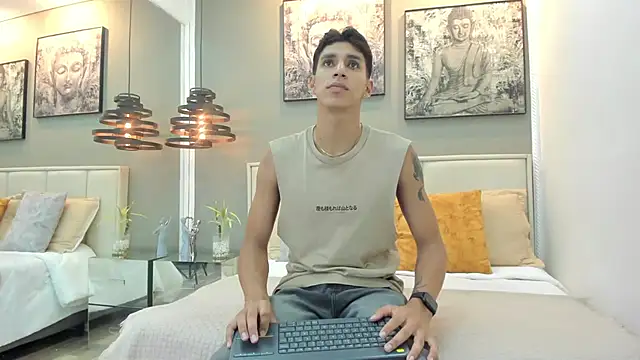 Snapshot of kieran_derek chatting on December 15, 11:20 pm kieran derek online show from December 15, 11:20 pm