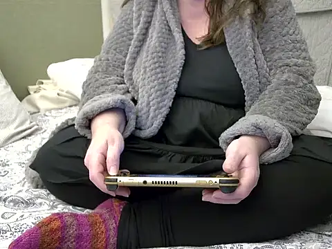 Snapshot of MarthaBriest chatting on October 28, 4:27 am MarthaBriest online show from October 28, 4:27 am