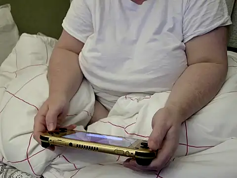 Snapshot of MarthaBriest chatting on November 3, 3:52 am MarthaBriest online show from November 3, 3:52 am