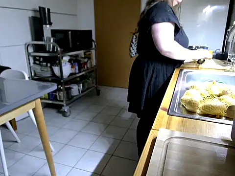 Snapshot of MarthaBriest chatting on November 27, 6:48 am MarthaBriest online show from November 27, 6:48 am