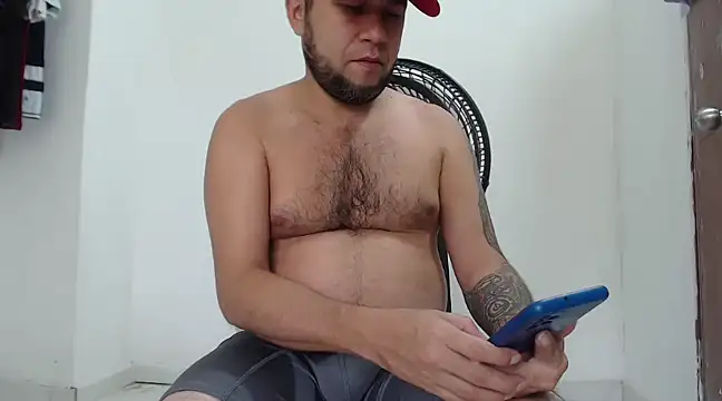 Snapshot of very2_sexy chatting on February 4, 2:21 pm very2 sexy online show from February 4, 2:21 pm