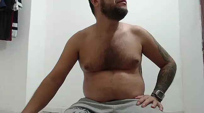 Snapshot of very2_sexy chatting on February 8, 9:46 am very2 sexy online show from February 8, 9:46 am