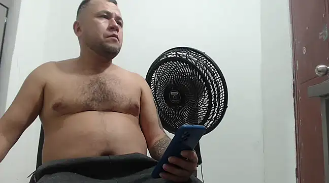 Snapshot of very2_sexy chatting on March 16, 3:36 am very2 sexy online show from March 16, 3:36 am