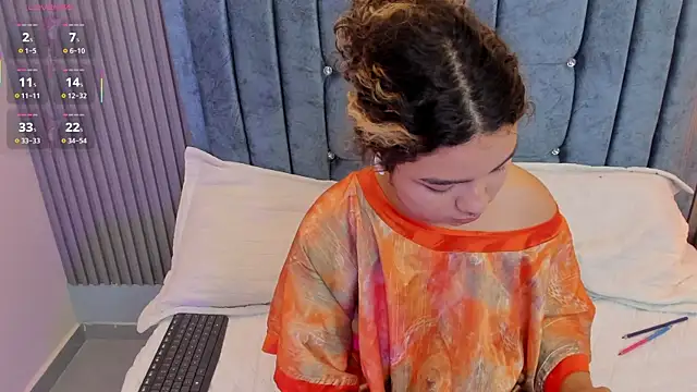 pretty sunlight  online show from July 18, 9:29 pm