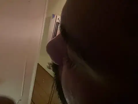 Snapshot of gsv2869 chatting on February 19, 9:03 pm gsv2869 online show from February 19, 9:03 pm