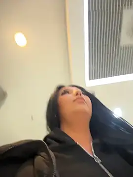 Snapshot of Tisha_Busty chatting on March 5, 1:40 pm Tisha Busty online show from March 5, 1:40 pm