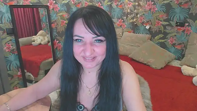 Snapshot of SusanLaNice chatting on December 10, 7:43 pm SusanLaNice online show from December 10, 7:43 pm