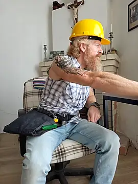 Snapshot of Gingerbeard40 chatting on November 22, 9:08 am Gingerbeard40 online show from November 22, 9:08 am