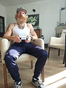 Snapshot of Gingerbeard40 chatting on November 23, 8:58 am Gingerbeard40 online show from November 23, 8:58 am