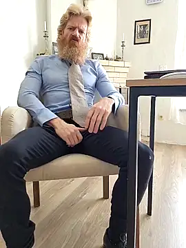 Snapshot of Gingerbeard40 chatting on November 27, 10:50 am Gingerbeard40 online show from November 27, 10:50 am