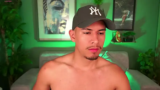 Aaronfox x online show from March 17, 11:42 am