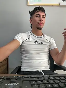 Aaronfox x online show from July 29, 2:37 pm
