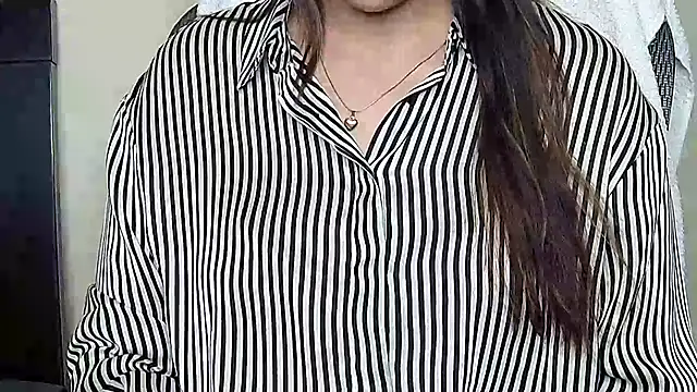 Snapshot of MIss-Naina chatting on May 10, 10:42 am MIss-Naina online show from May 10, 10:42 am
