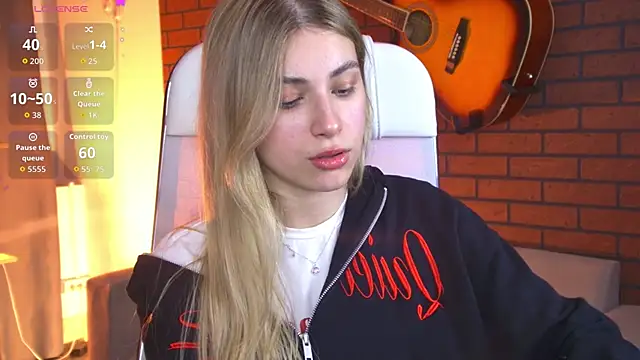 EllieCutes online show from April 25, 1:41 pm
