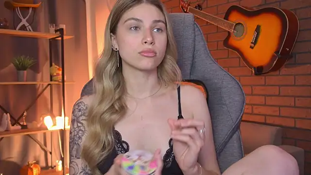 EllieCutes online show from June 29, 6:52 am