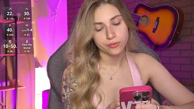 EllieCutes online show from August 1, 9:19 am