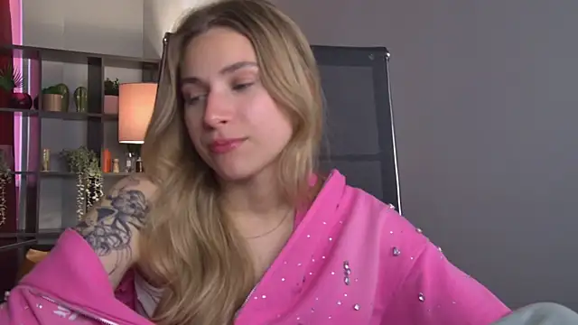EllieCutes online show from August 2, 5:39 am
