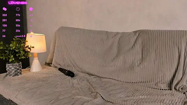 MeghanElson online show from December 18, 5:21 pm