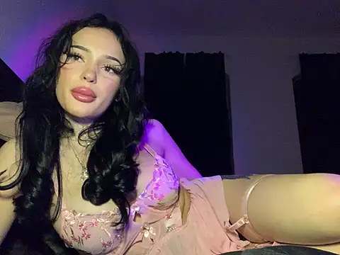 Snapshot of madelinexx chatting on January 18, 11:33 pm madelinexx online show from January 18, 11:33 pm