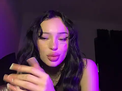 Snapshot of madelinexx chatting on January 21, 12:25 am madelinexx online show from January 21, 12:25 am