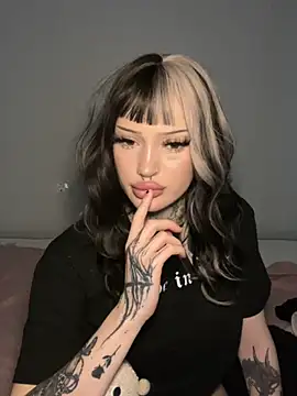 madelinexx online show from November 3, 11:22 am