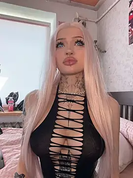 madelinexx online show from June 9, 11:00 am