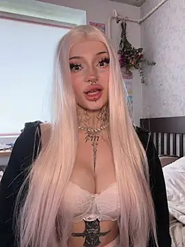 madelinexx online show from June 17, 11:01 am