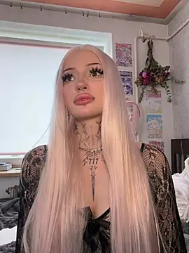 madelinexx online show from June 18, 1:15 pm