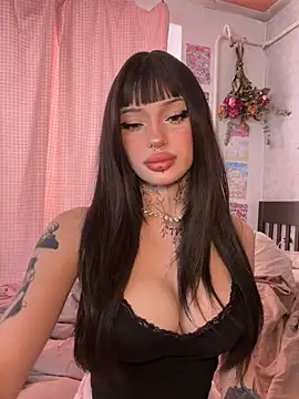 madelinexx online show from July 8, 8:30 am