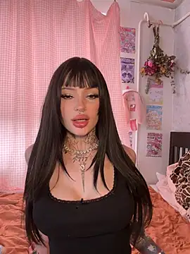 madelinexx online show from July 17, 9:05 am