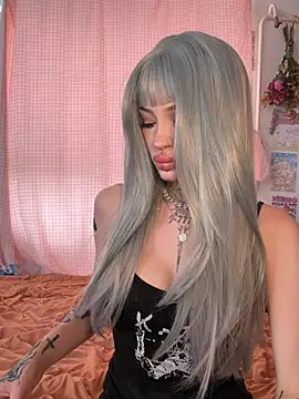 madelinexx online show from July 18, 10:30 am