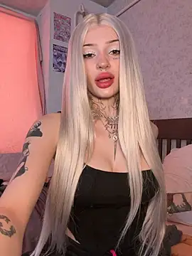 madelinexx online show from August 2, 9:30 am