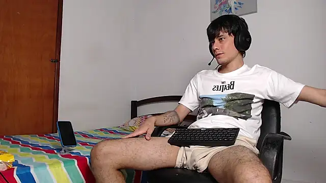 Huge latin cock online show from December 17, 10:11 pm