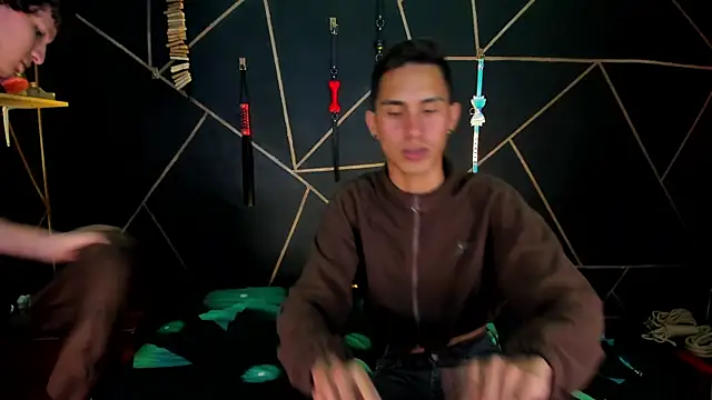 Snapshot of MillersKink chatting on December 5, 3:26 am MillersKink online show from December 5, 3:26 am