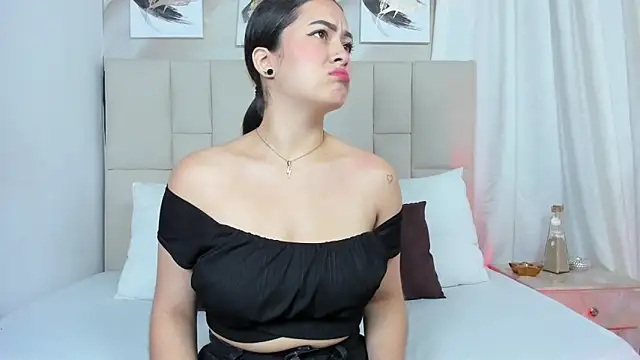 Jaslyn  Smith online show from March 14, 2:08 pm